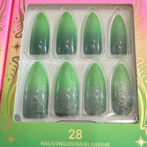 🌻 KISS x Wicked Nail Sets - Picture 2 of 5